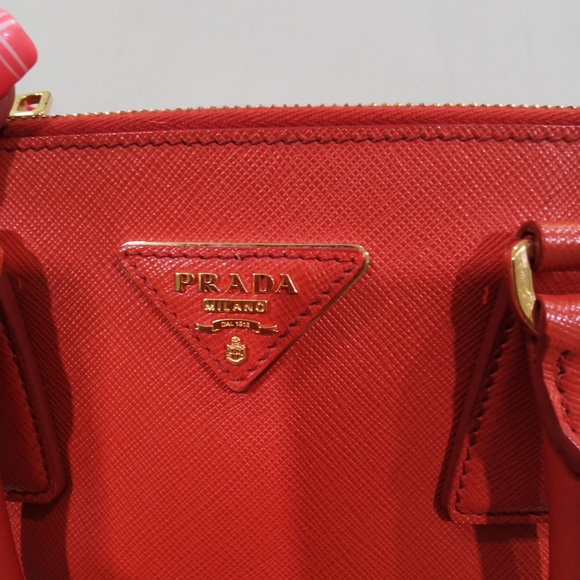 (Sold off PM)100% Authentic Prada Galleria Saffiano leather - Picture 4 of 16